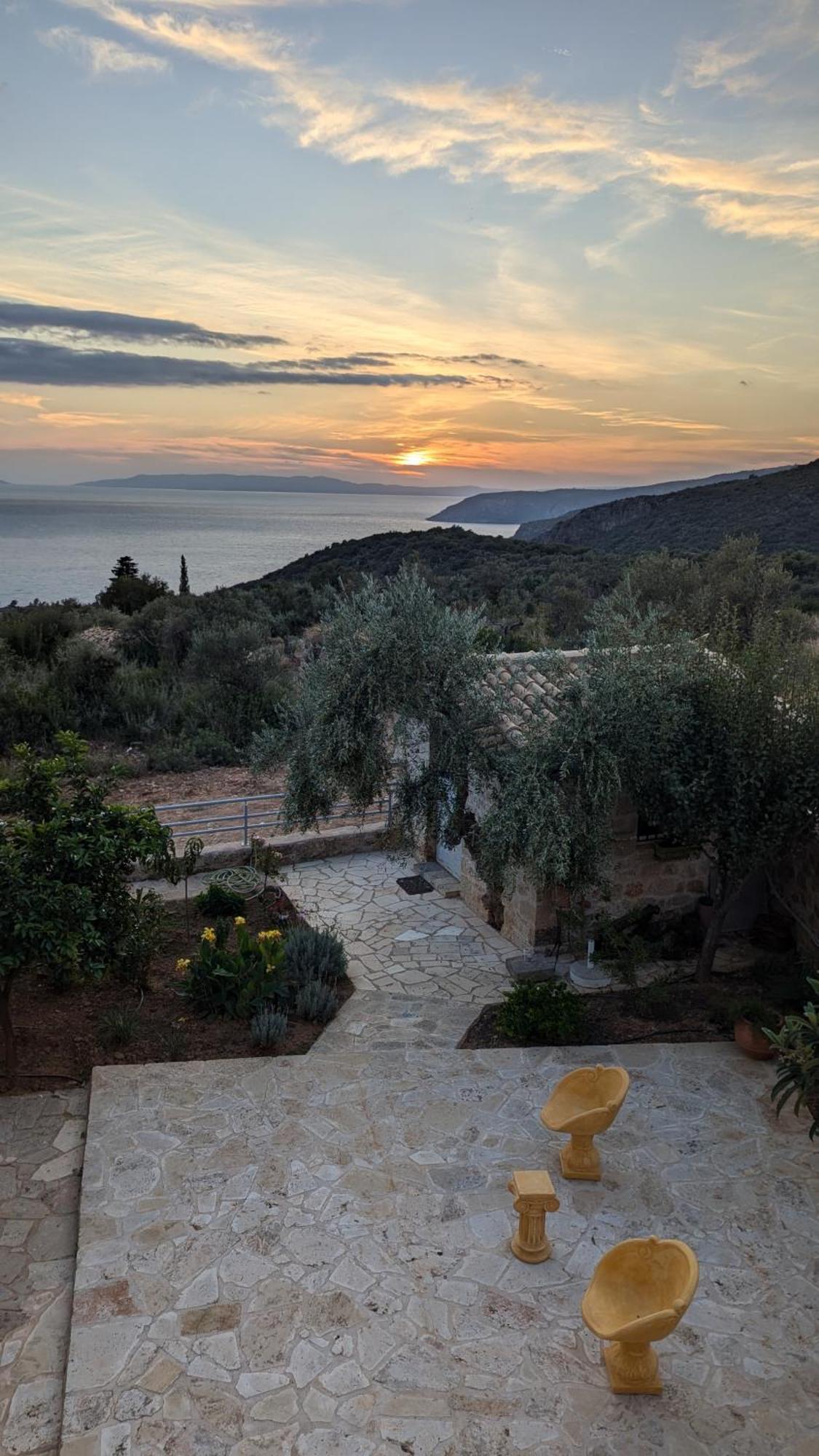 Magnificent, Authentic Private Villa And The Guest House Кардамили Экстерьер фото